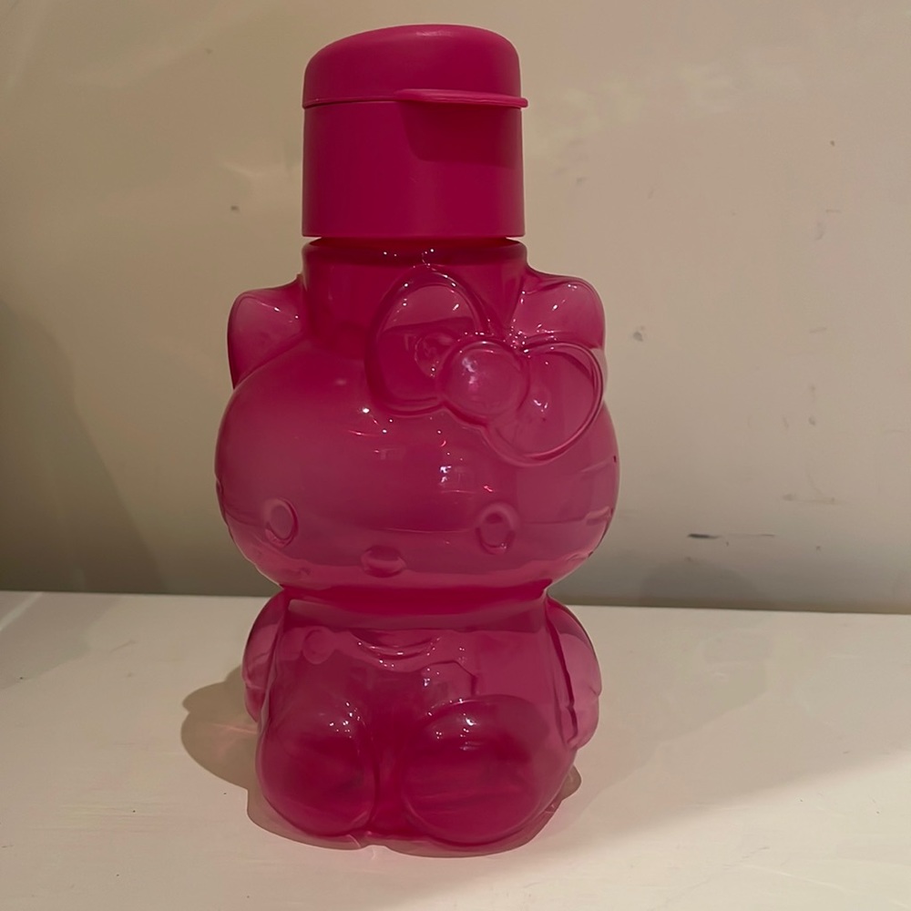 Hello Kitty by Tupperware plastic water bottle
